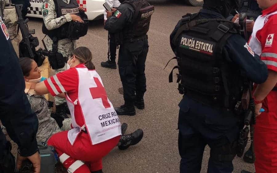 Elementos de la Guardia Nacional son atendidos por la Cruz Roja