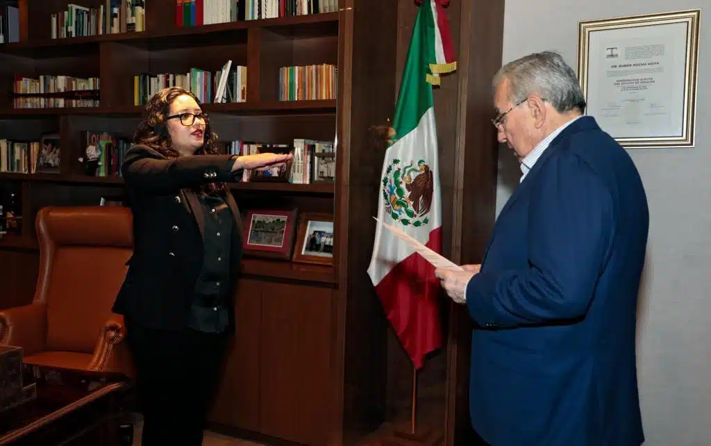 Karina Elizabeth Márquez Calderón, nueva titular de la Comisión Estatal de Búsqueda de Personas en el Estado de Sinaloa y el gobernador de Sinaloa, Rubén Rocha Moya.