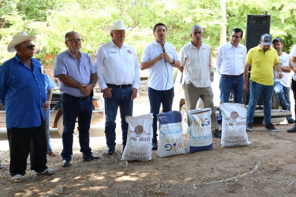 Entrega de apoyos de semillas a productores de temporal