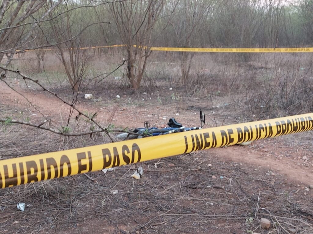 Zona acordonada donde se encuentra una bicicleta tirada