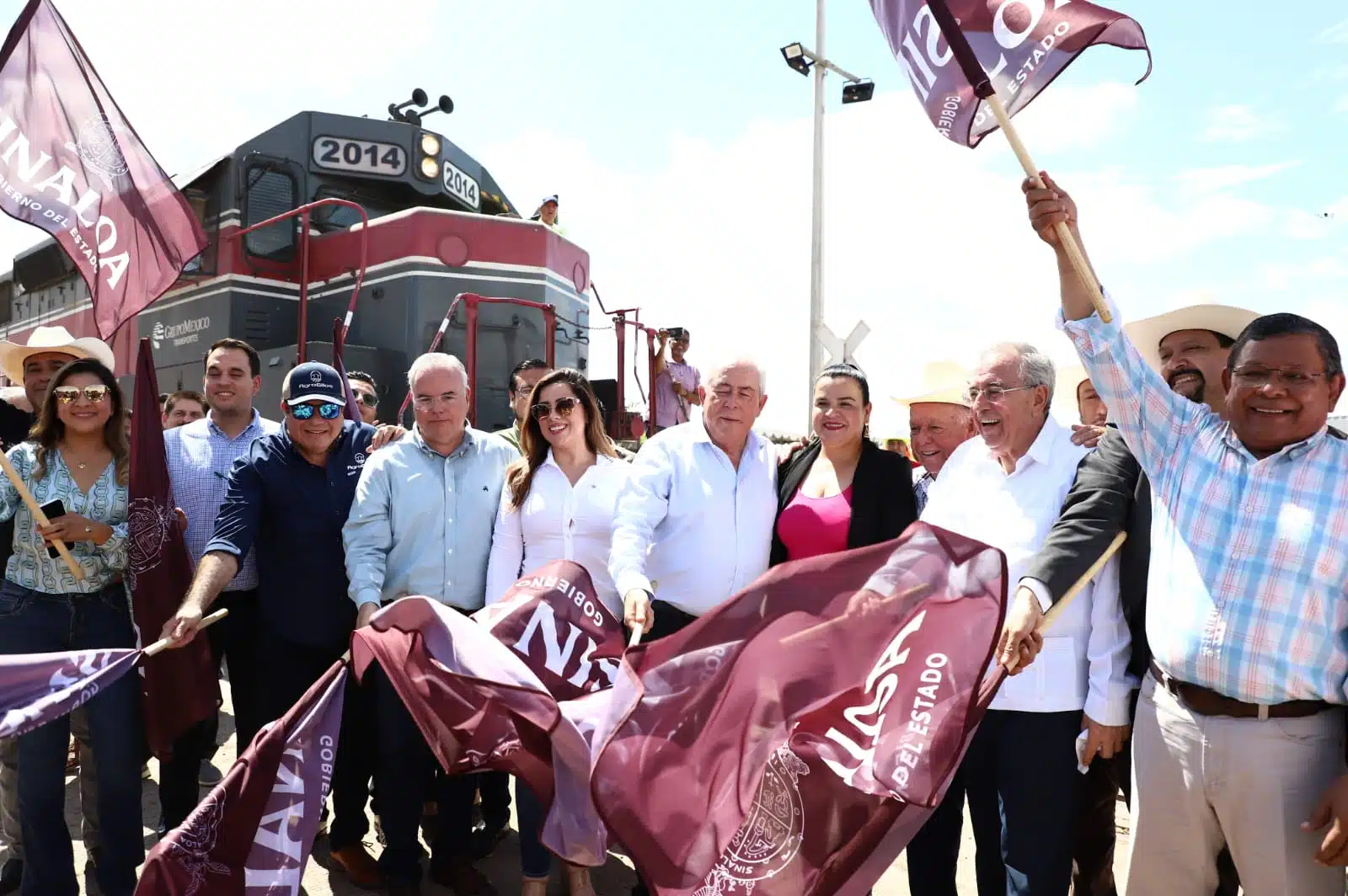 Banderazo de salida al primer embarque por tren de 9 mil toneladas de maíz.