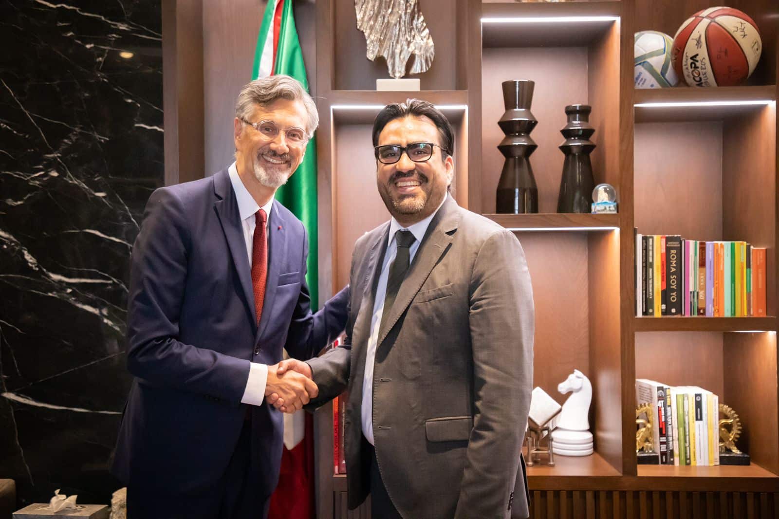 Alcalde de Culiacán, Juan de Dios Gámez Mendívil junto a Jean-Pierre Asvazadourian