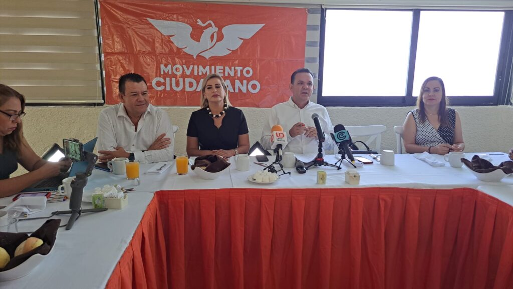 Sergio Torres Félix, dirigente estatal de Movimiento Ciudadano en rueda de prensa
