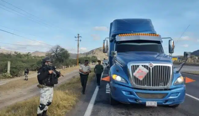 Guardia Nacional detiene tractocamión en San Luis Potosí