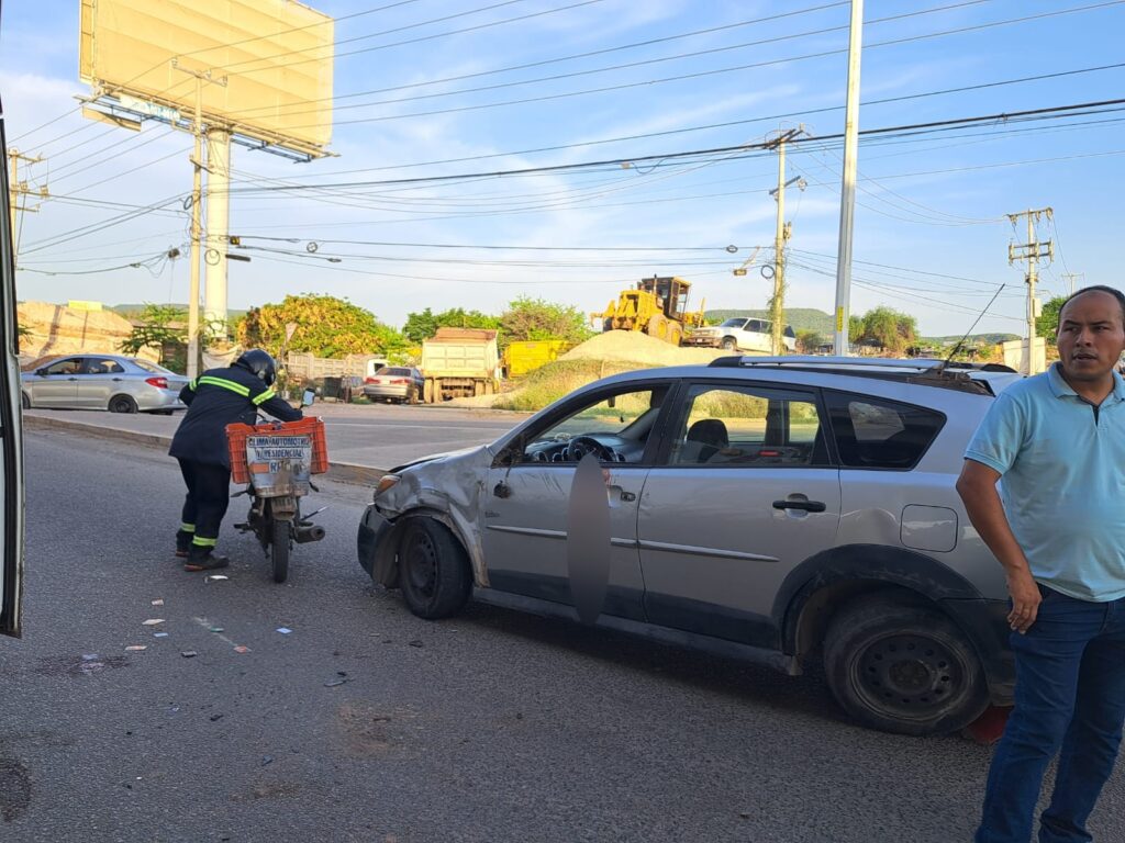 Vehículo parado tras accidente