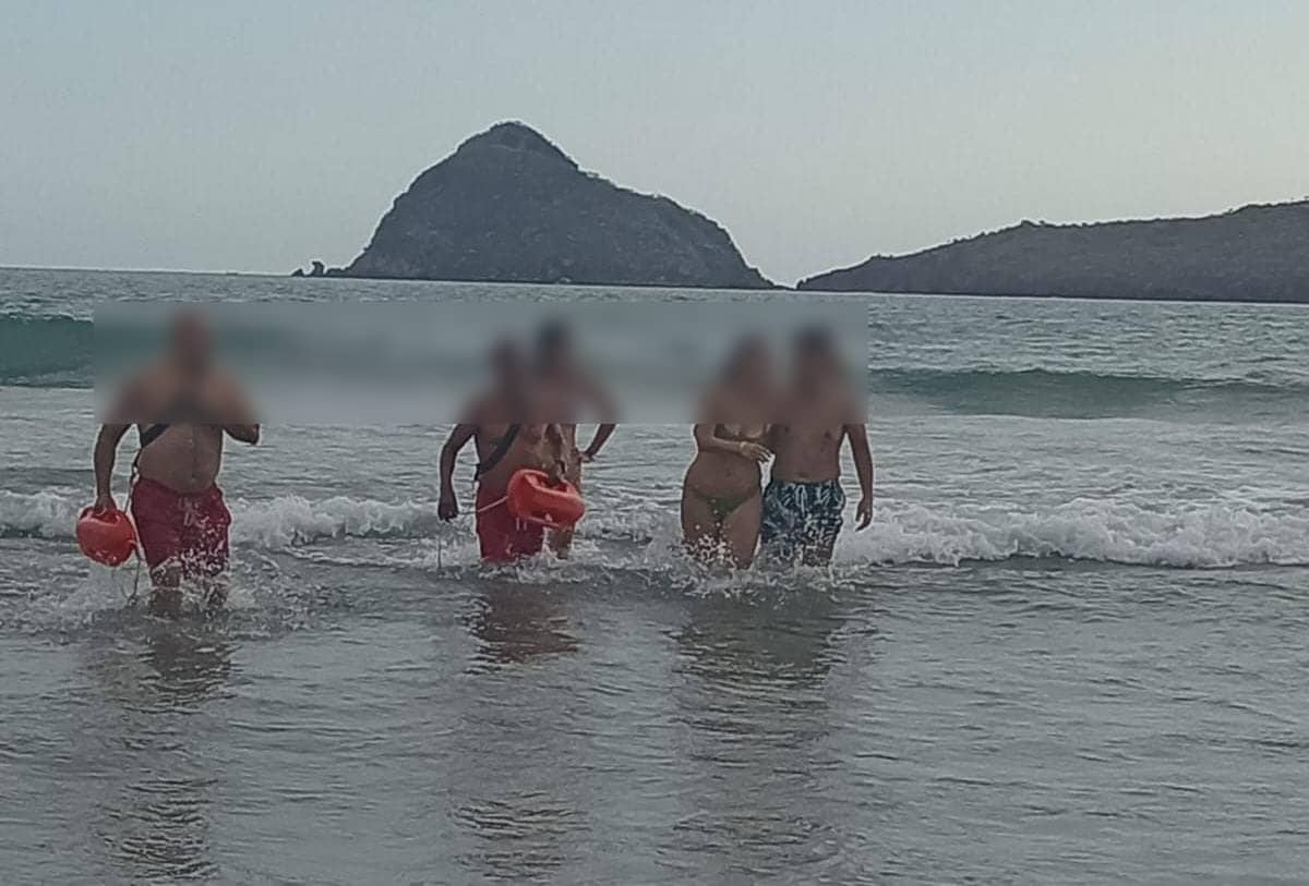 ¡Movidos! Rescata Policía Acuática a bañista tapatía y atiende caída de una adulta en Mazatlán