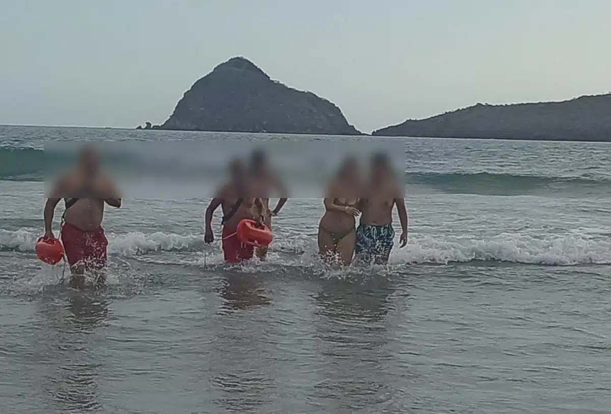 ¡Movidos! Rescata Policía Acuática a bañista tapatía y atiende caída de una adulta en Mazatlán