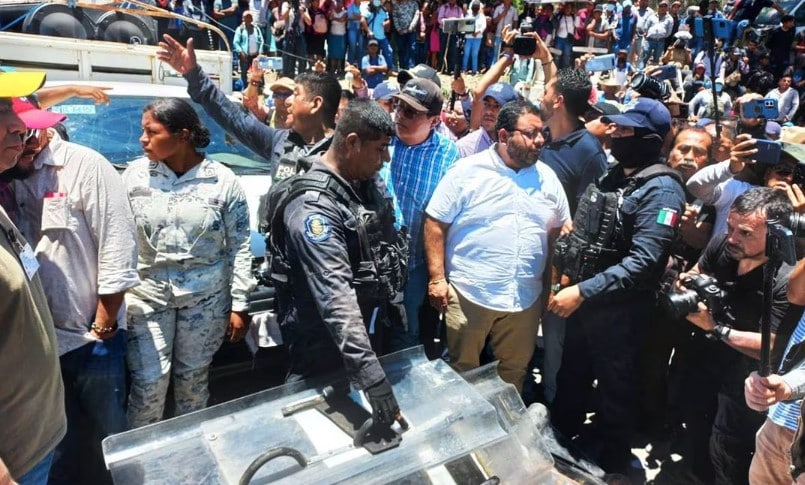 Liberan a funcionarios retenidos en Chilpancingo