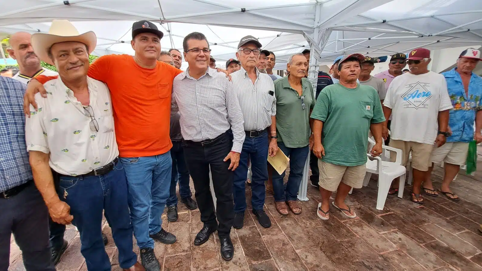 gobierno municipal entregó este lunes apoyos a productores ribereños