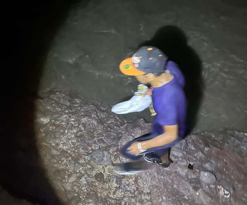 Buscan a joven perdido en el mar