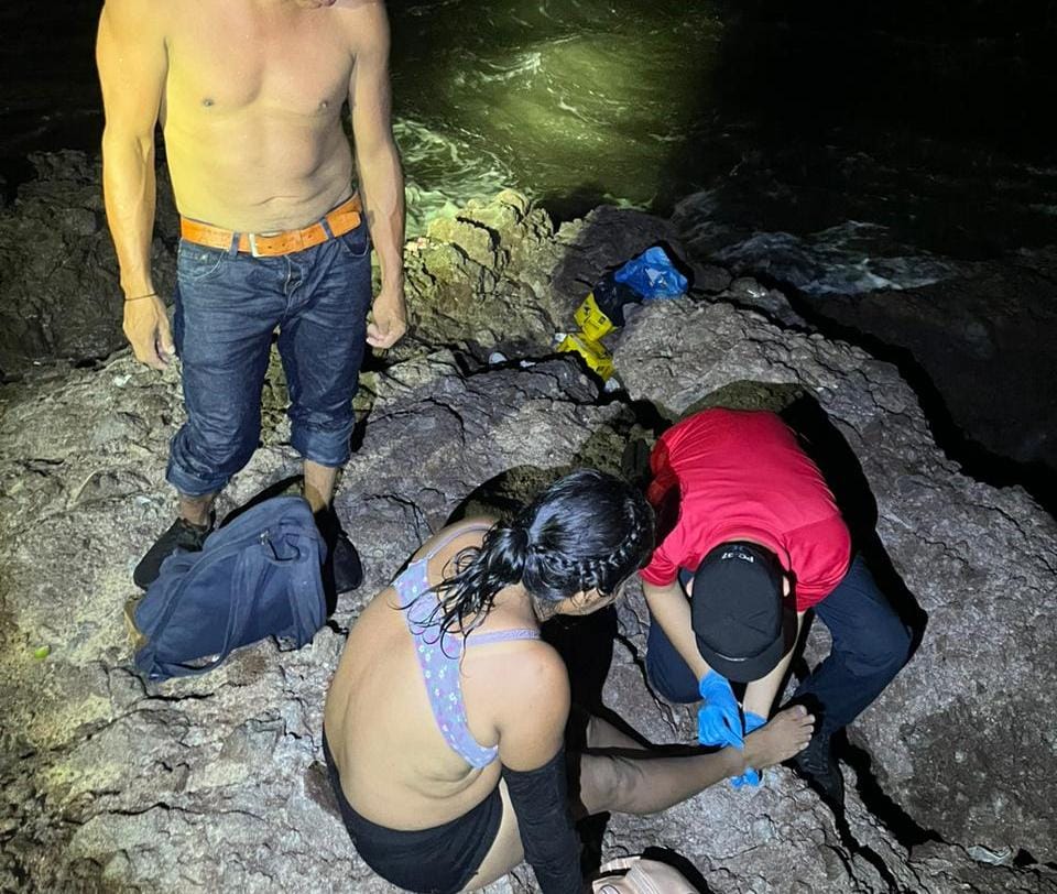 Buscan a joven perdido en el mar