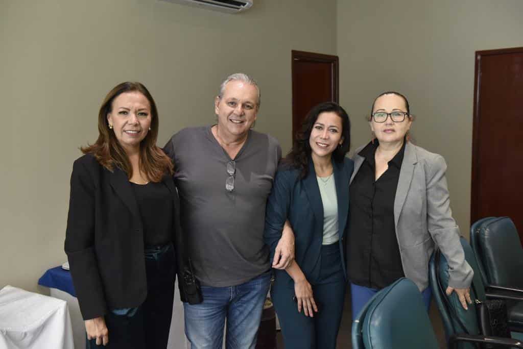 Reunión de semujeres y presidente de la Asociación de Hoteles y Moteles de Culiacán