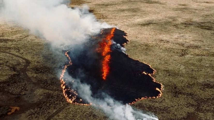 Volcán en Islandia entra en erupción