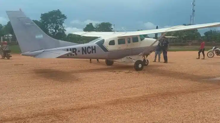 ¡Fatal accidente en Honduras! Avioneta atropella a dos personas que viajaban en una motocicleta