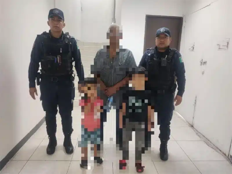 ¡Maltrato infantil! Encuentran a niños amarrados de pies y manos; culpan a los padres