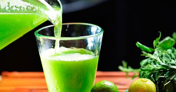 ¡No te lo pierdas! Estos son los beneficios que tiene tomar agua de alfalfa con limón