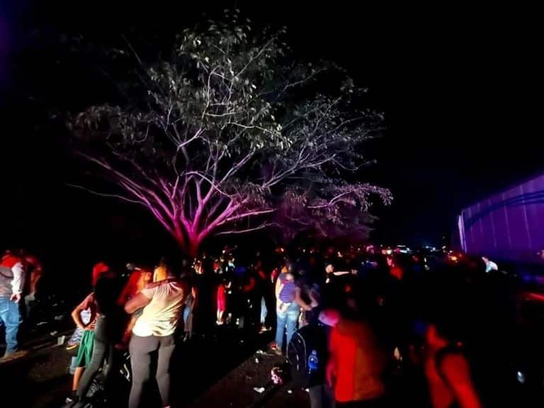 ¡Terrible! Localizan a 200 migrantes abandonados en una caja de tráiler; estaban deshidratados
