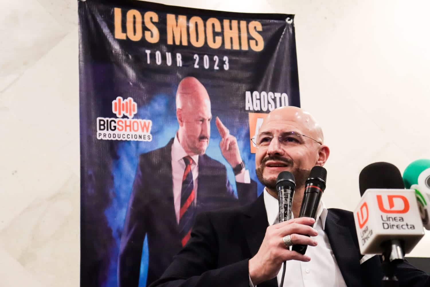 John Milton en rueda de prensa en Los Mochis