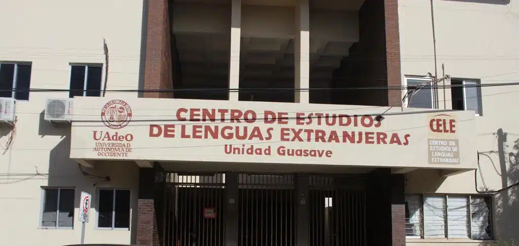 Exterior del Centro de Estudios de Lenguas Extranjeras (CELE) de la Universidad Autónoma de Occidente (UAdeO)