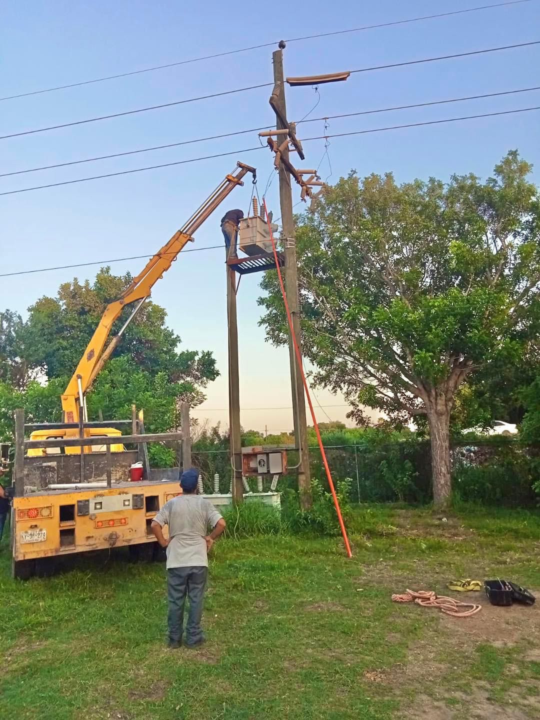 Trabajos de electricidad con maquinaria