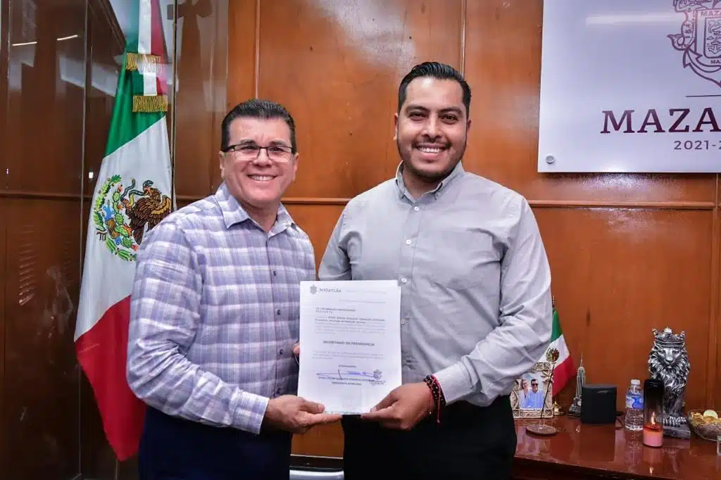 Luis Arnulfo Vargas Montes junto al alcalde de Mazatlán Édgar González Zataráin