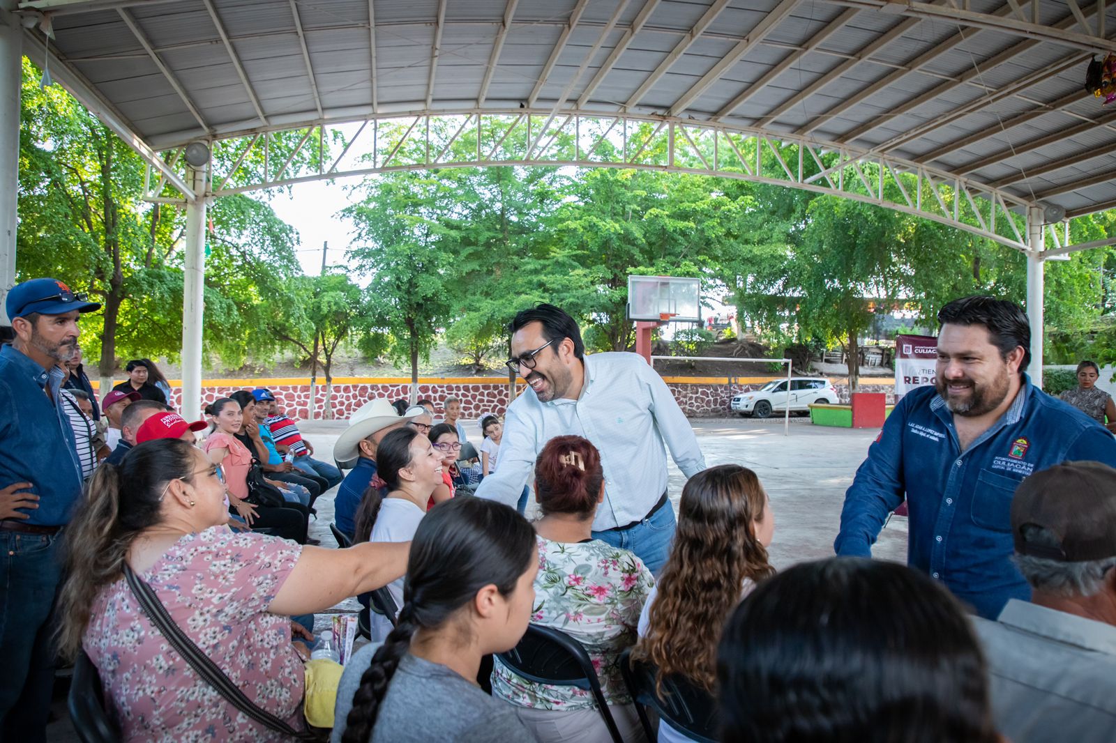 Alcalde Juan de Dios Gámez Mendívil durante la jornada de “Diálogos por el Bienestar” en El Salado