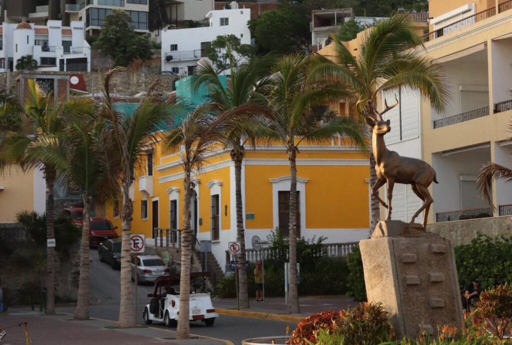 Centro Histórico de Mazatlán donde hay una estatua de venado