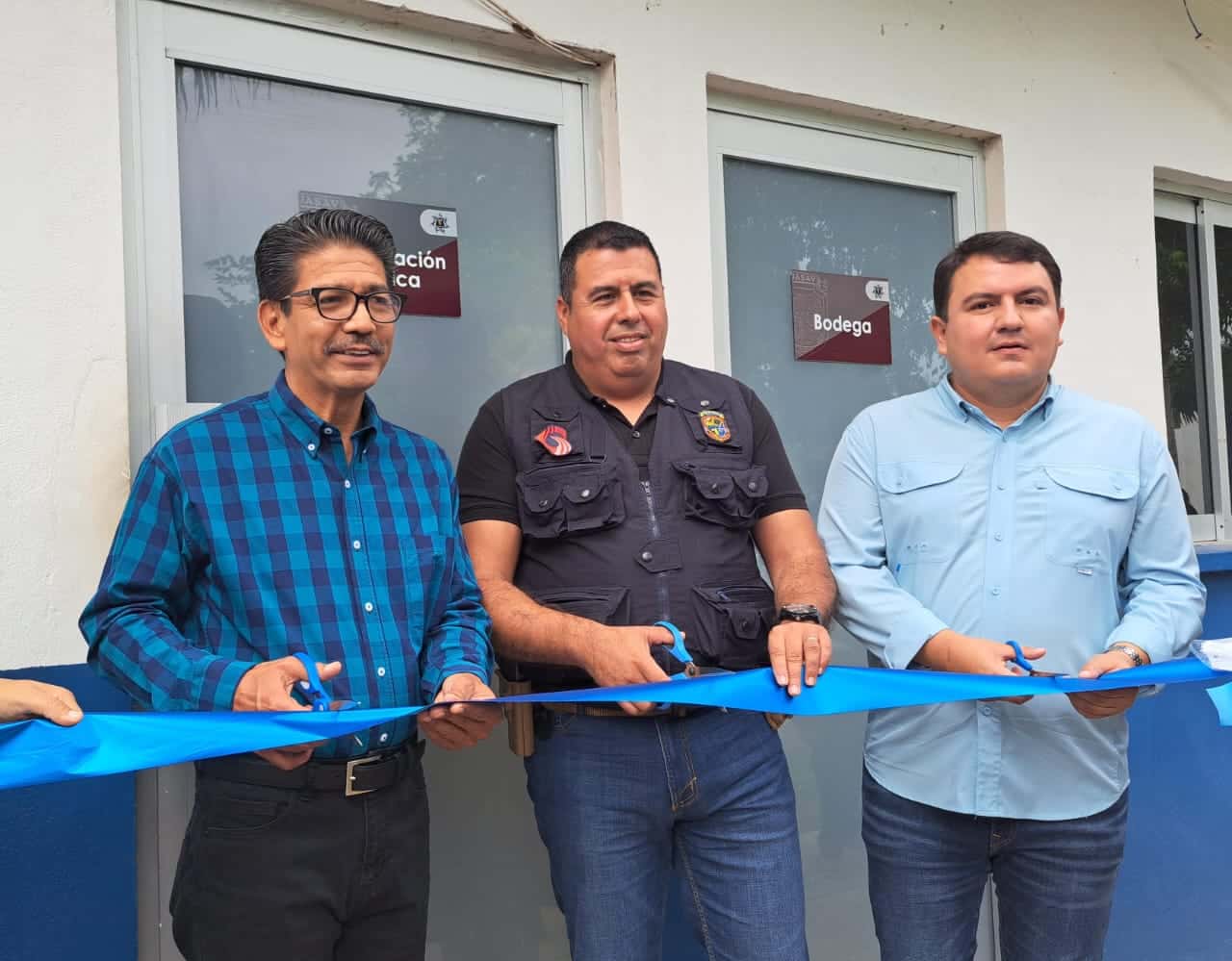 Alcalde de Guasave entregando la segunda caseta móvil