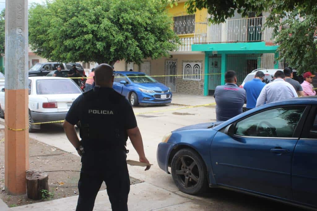 PERSONAL DE LA POLICIA Y PERSONAS.