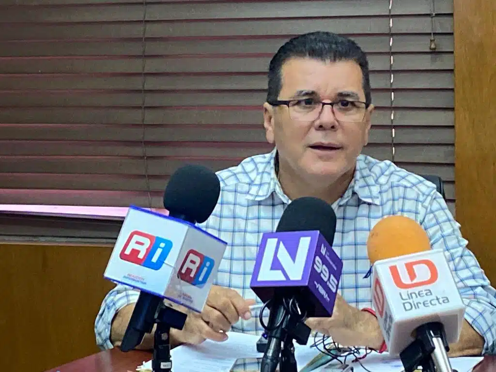 Édgar González Zataráin en rueda de prensa
