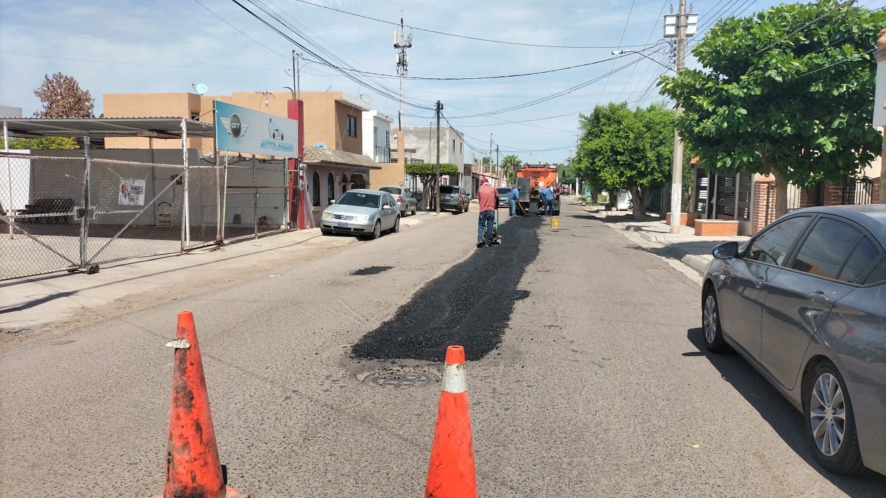Trabajos de bacheo en el municipio de Ahome