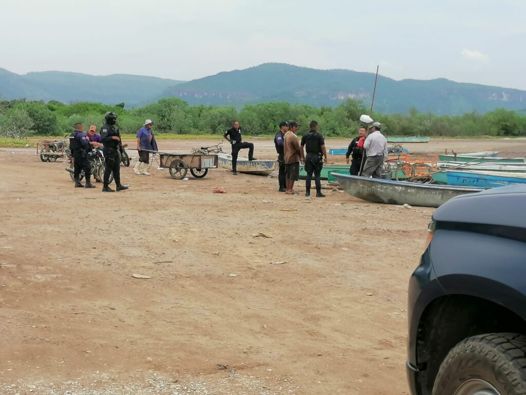 Elementos de la Policía Municipal en operativo en Escuinapa