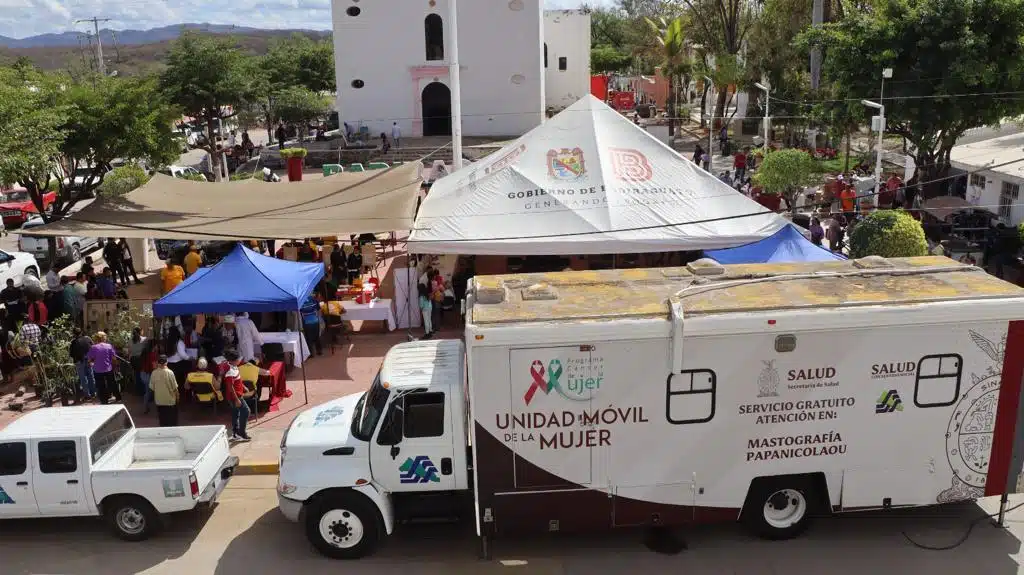 Camión de Salud, carpas y demás instalaciones de la Feria del Progreso