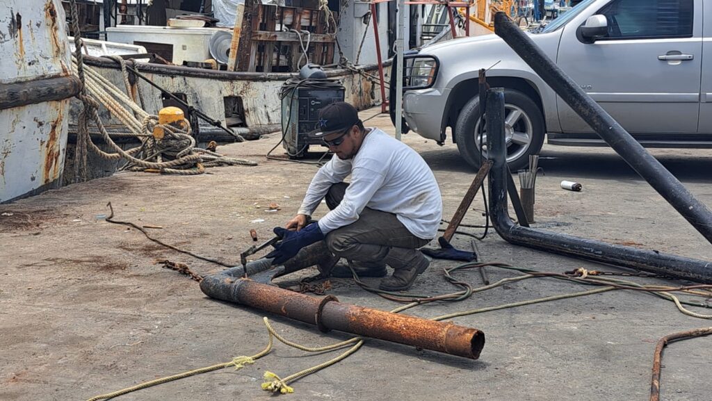 pescador realizando trabajo