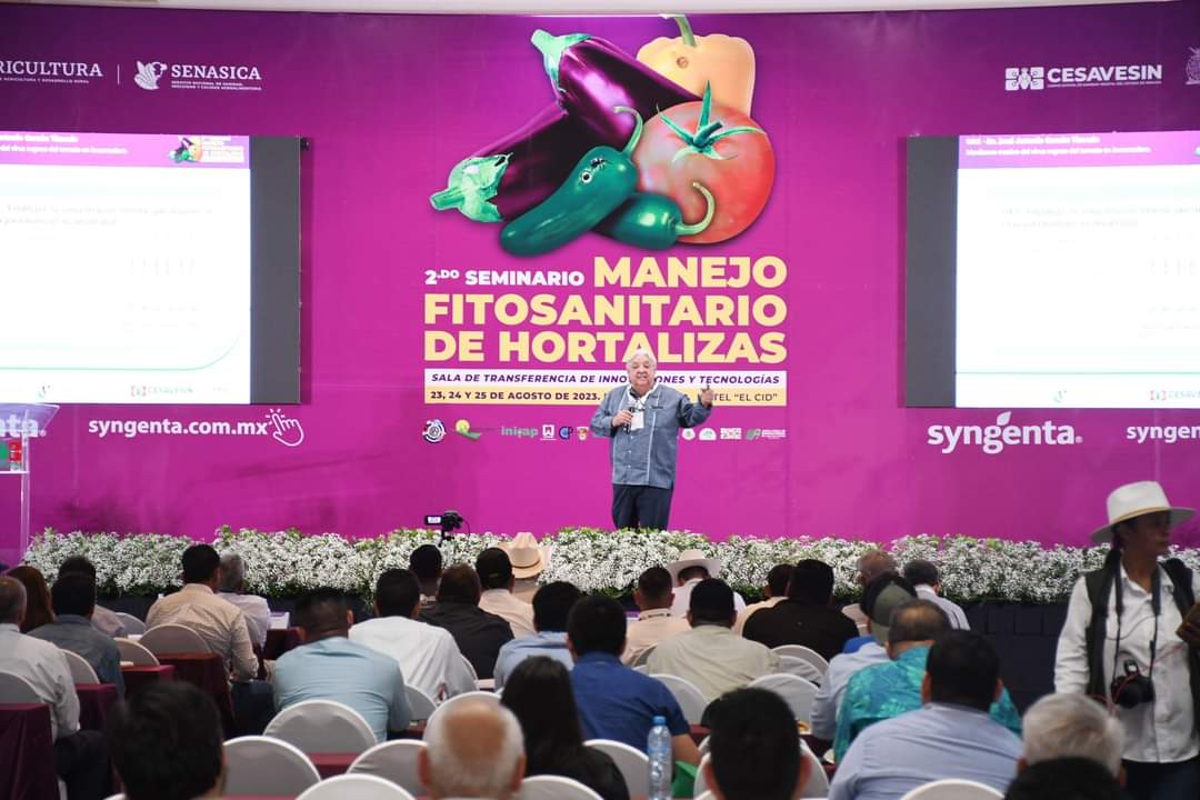 José Garzón Tiznado en el en el segundo Seminario del Manejo Fitosanitario de Hortalizas de la UAS