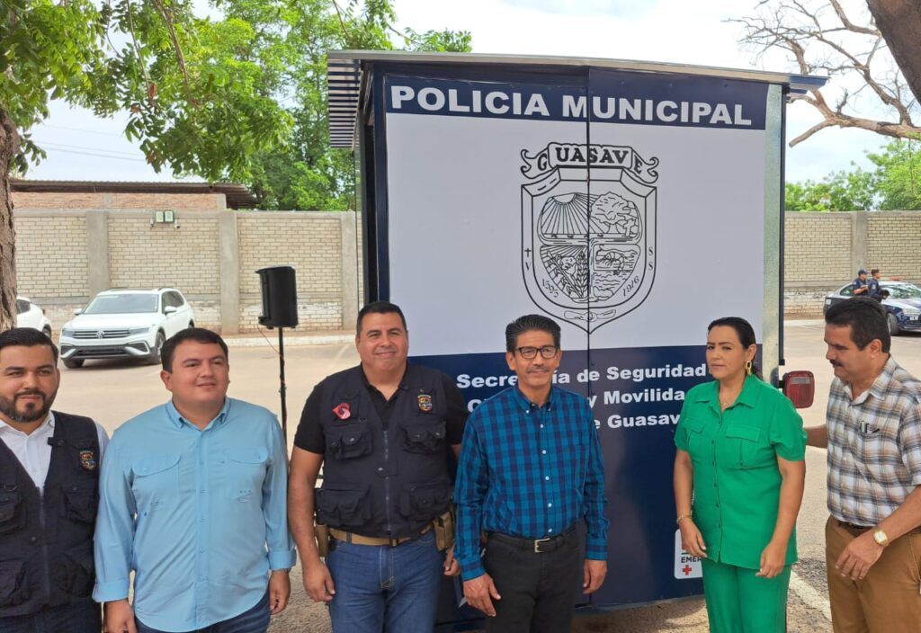 Alcalde Ahumada Quintero junto a autoridades policiacas del municipio