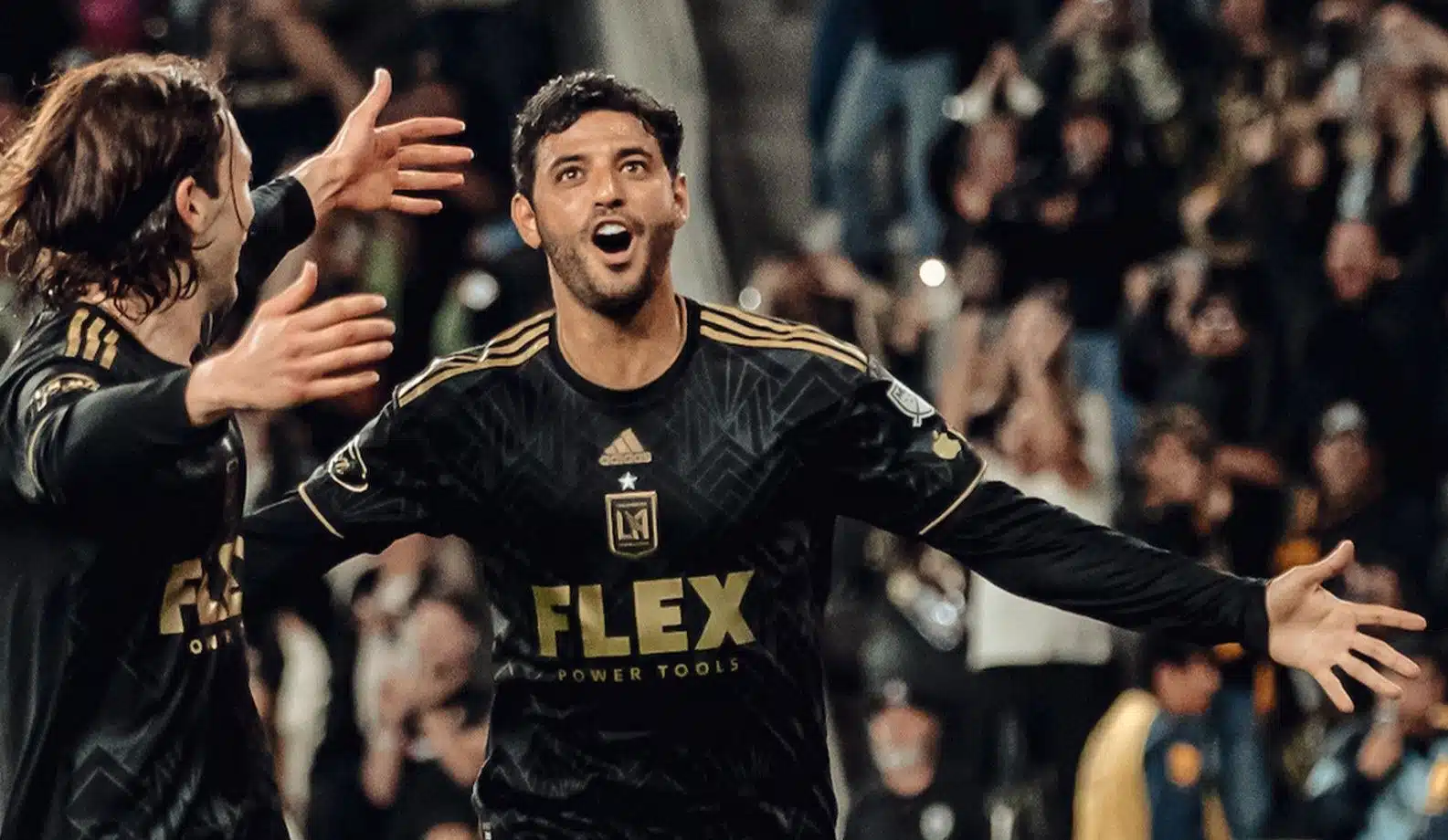 Carlos Vela celebrando un gol con LAFC