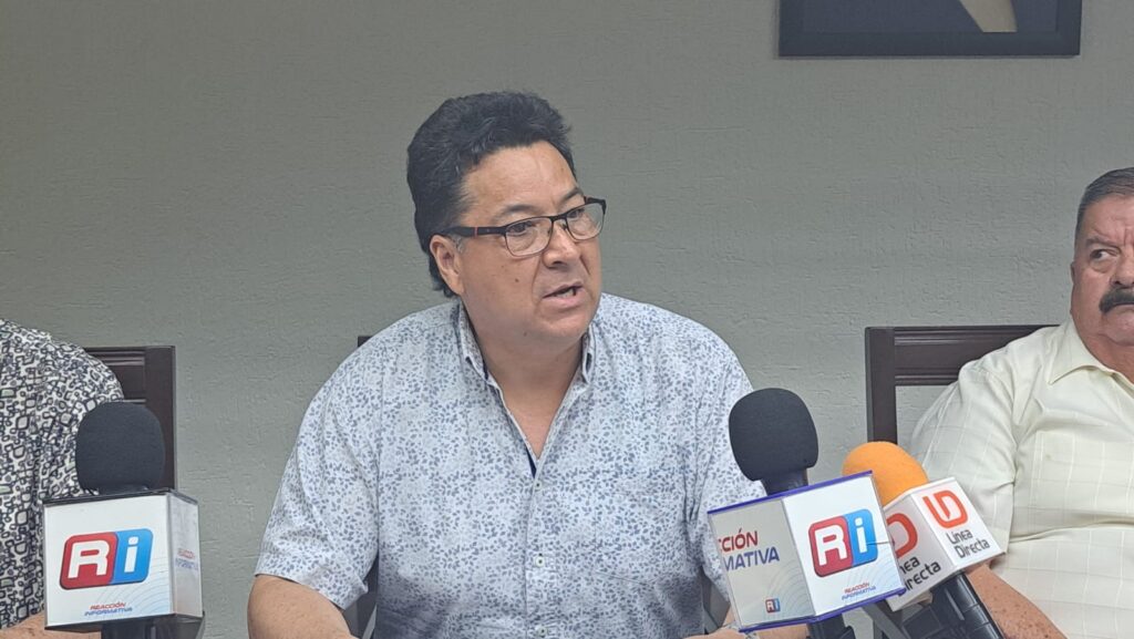 Roberto Lem González en rueda de prensa