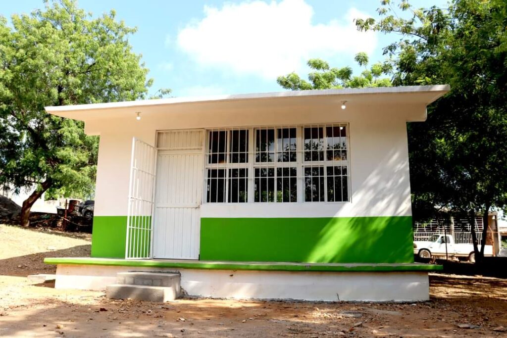 Aula de clases inaugurada en la Escuela Primaria “Dr. Luis G. de la Torre”, ubicada en Sinaloa de Leyva.