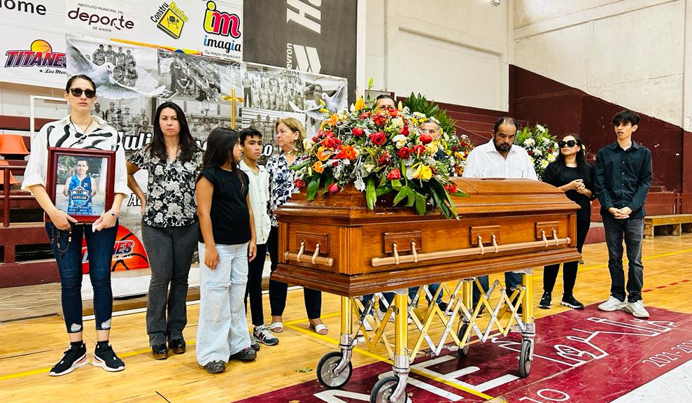 Despedida a Julio César Romo en el auditorio Benito Juárez García de Los Mochis