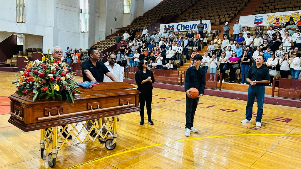 Despedida a Julio César Romo en el auditorio Benito Juárez García de Los Mochis