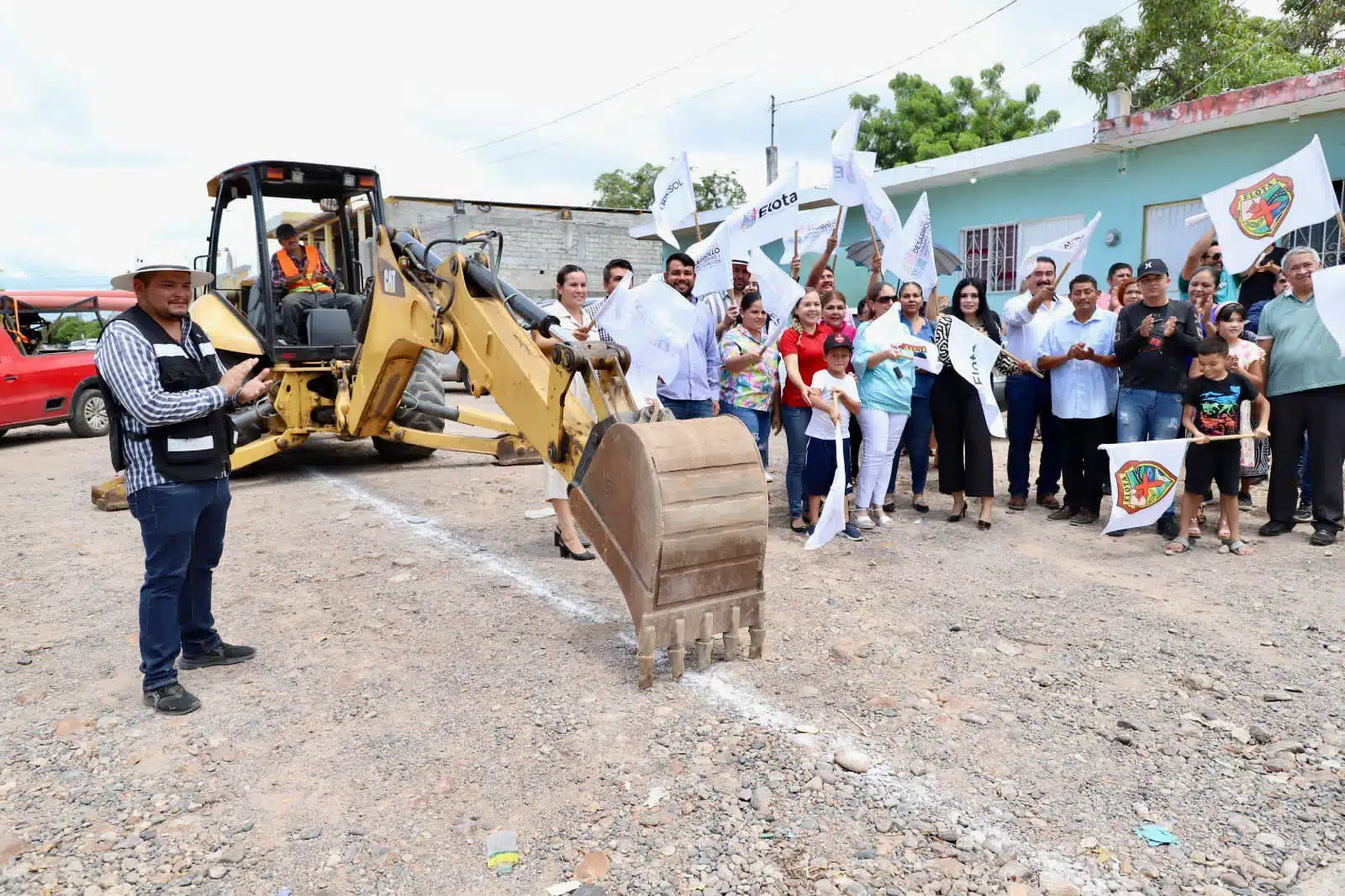 Inician obra de pavimentación en calle Matamoros, en Elota