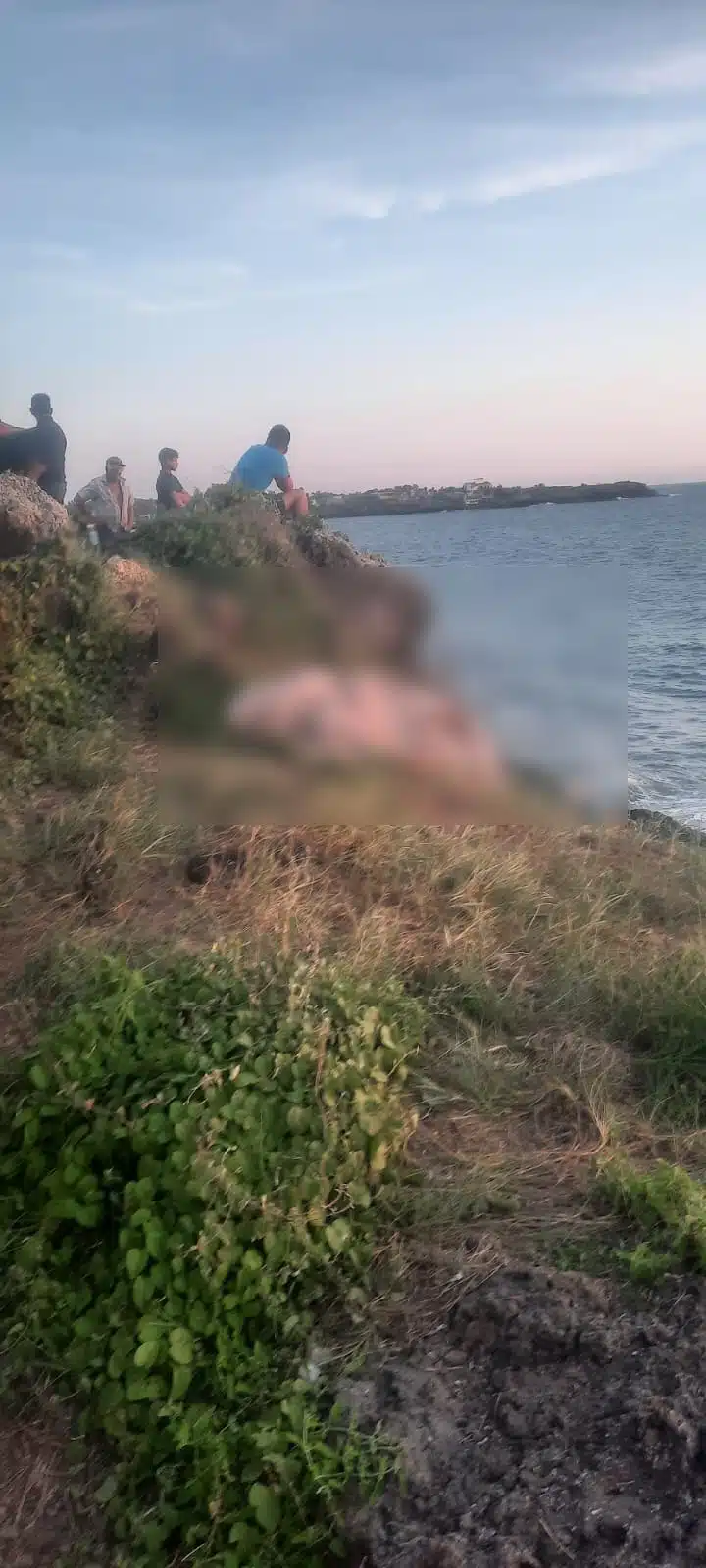 Cayeron al mar y no pudieron salir: Muere adulto y desaparece un adolescente en Barras de Piaxtla, San Ignacio