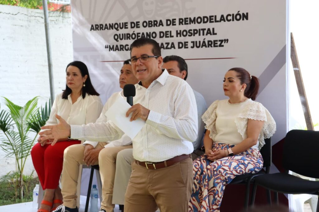 Alcalde de Mazatlán y autoridades en conferencia