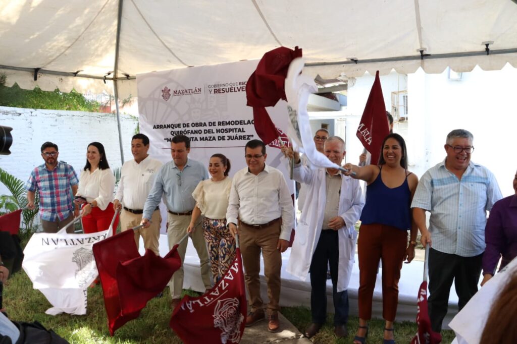 Alcalde de Mazatlán y autoridades en conferencia