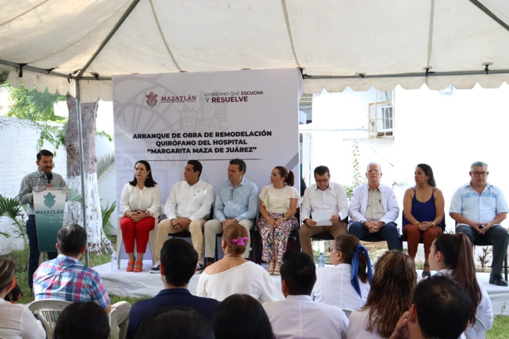 Alcalde de Mazatlán y autoridades en conferencia