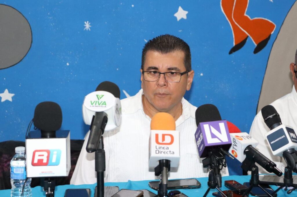 Alcalde de Mazatlán, Edgar González. con medios de prensa