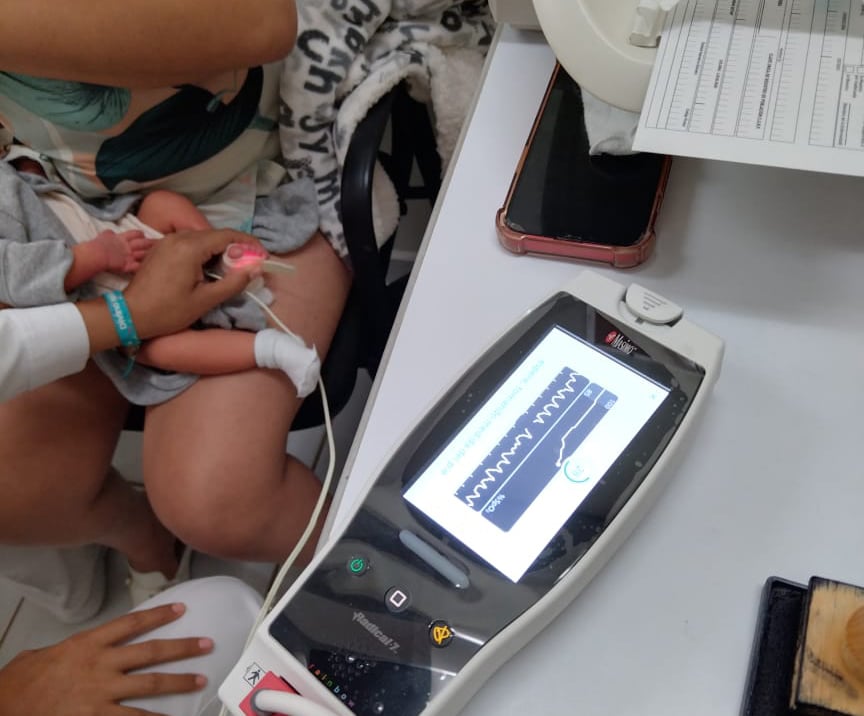 Aplicación del tamiz cardiaco