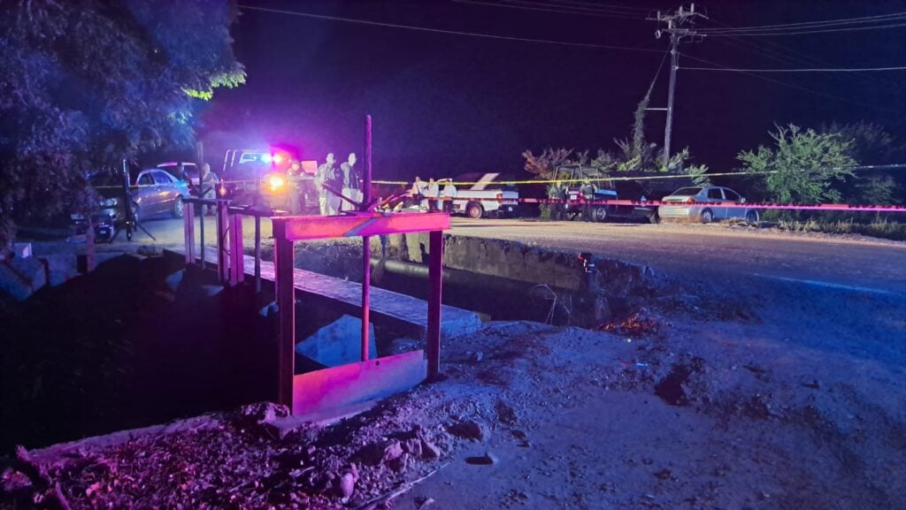 Carretera contigua a un canal donde asesinaron a un motociclista