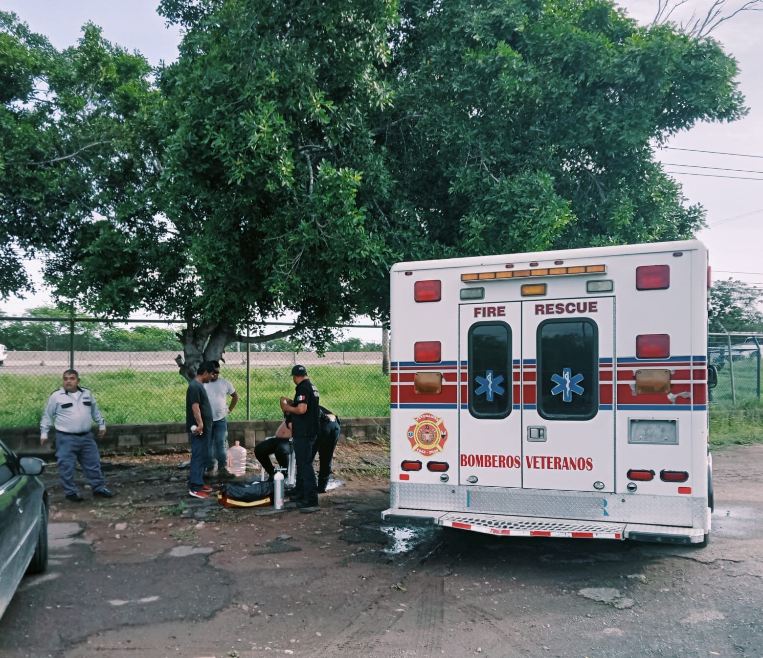 Paramédicos trasladaron al afectado al Hospital del Seguro Social de Villa Unión.